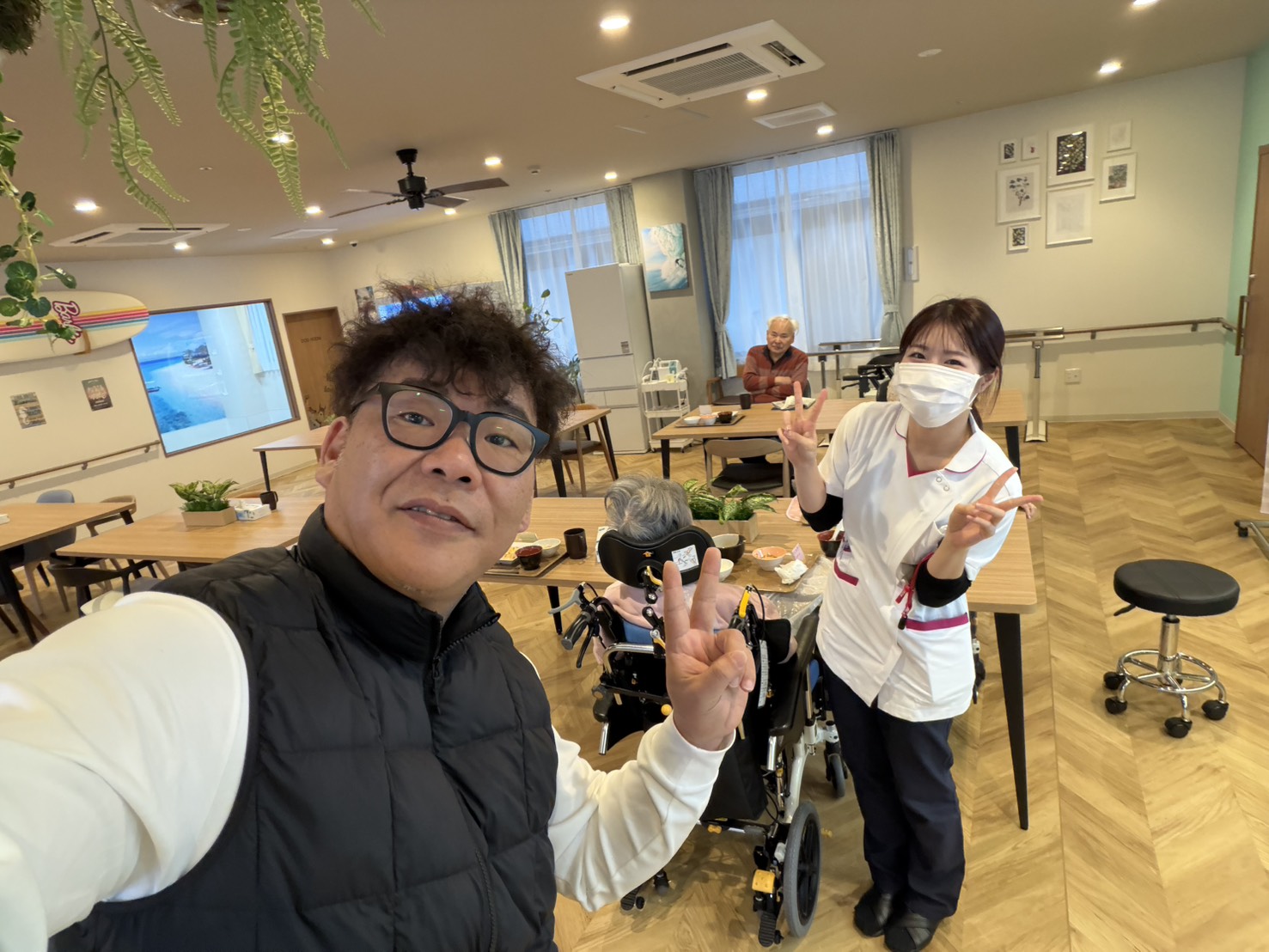 3SMILE代表と利用者・スタッフの様子